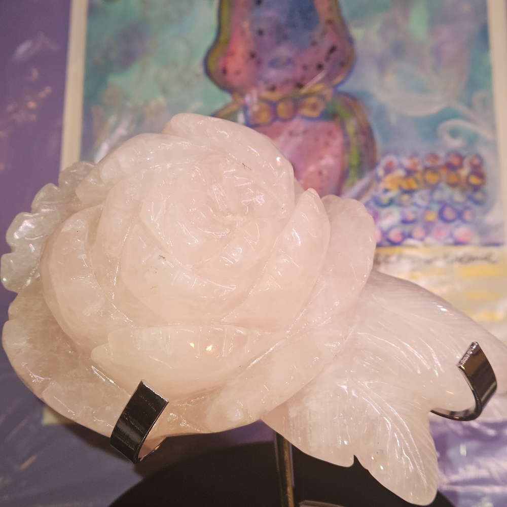 Elegant Rose Quartz Sculpture